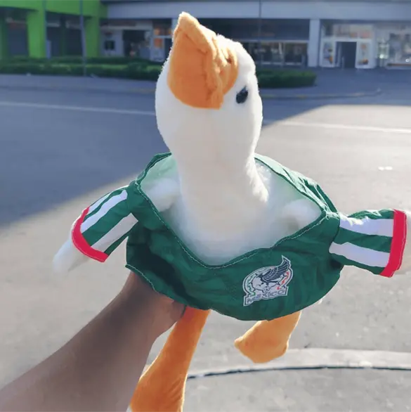 &iexcl;Pato Merl&iacute;n desata euforia! Aficionados adquieren su versi&oacute;n en peluche