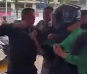 SSC rompe el silencio sobre video de polic&iacute;as golpeando a repartidor en CDMX
