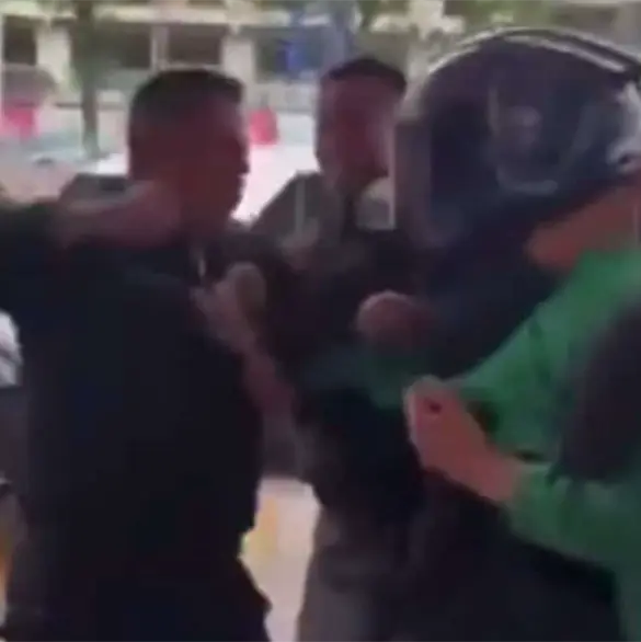 SSC rompe el silencio sobre video de policías golpeando a repartidor en CDMX SSC rompe el silencio sobre video de policías golpeando a repartidor en CDMX