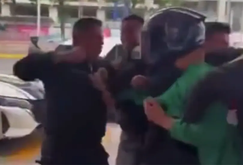 SSC rompe el silencio sobre video de polic&iacute;as golpeando a repartidor