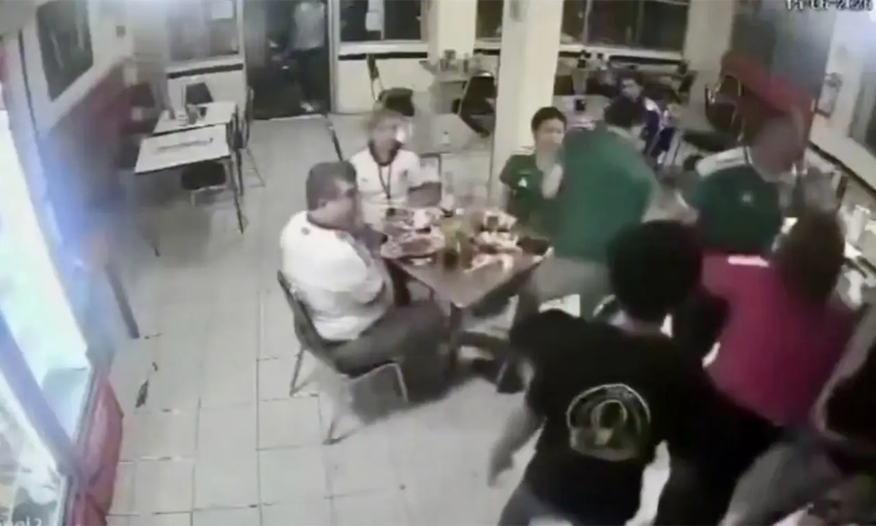  Alcalde de Movimiento Ciudadano agrede a un mesero en taquería; tras la polémica ofrece disculpas | VIDEO 