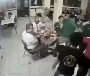 Alcalde de Movimiento Ciudadano agrede a un mesero en taquería; tras la polémica ofrece disculpas | VIDEO Alcalde de Movimiento Ciudadano agrede a un mesero en taquería; tras la polémica ofrece disculpas | VIDEO