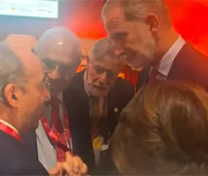 Felipe Calder&oacute;n reaparece en Madrid y presume encuentro con el rey Felipe VI