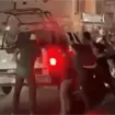 Polic&iacute;as disparan al aire para dispersar festejos por triunfo de M&eacute;xico en Apatzing&aacute;n