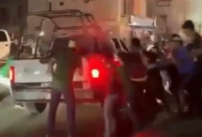 Polic&iacute;as disparan al aire para dispersar festejos por triunfo de M&eacute;xico