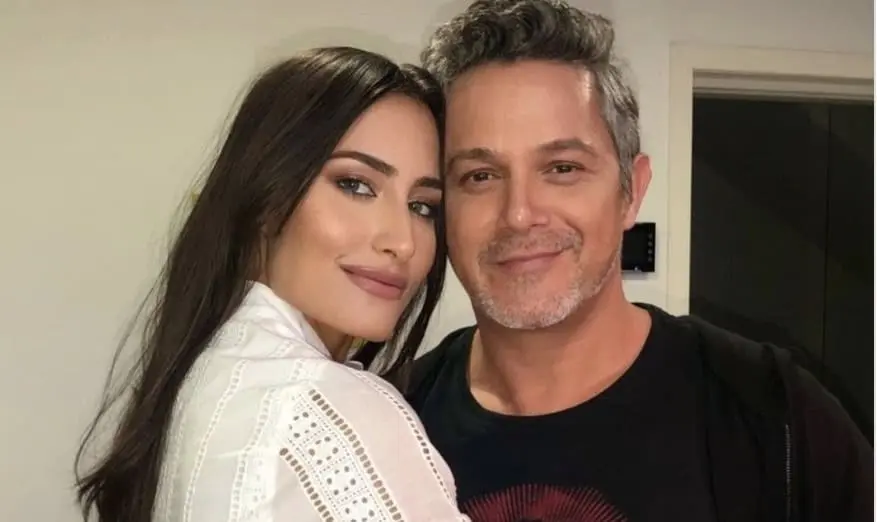 Después de su segundo divorcio, Alejandro Sanz inició un romance con la artista plástica cubana Rachel Valdés. Durante varios años se mostraron muy unidos y compartieron numerosos viajes, eventos públicos y publicaciones en redes sociales.