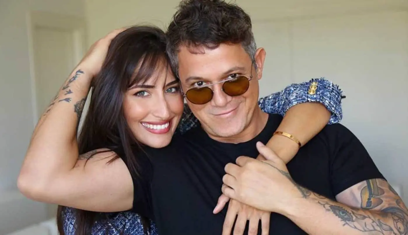 En 2023 anunciaron el fin de su relación. Aunque surgieron rumores de que la ruptura estaba relacionada con los problemas financieros del cantante, ambos explicaron que simplemente el desgaste de la convivencia hizo imposible continuar.