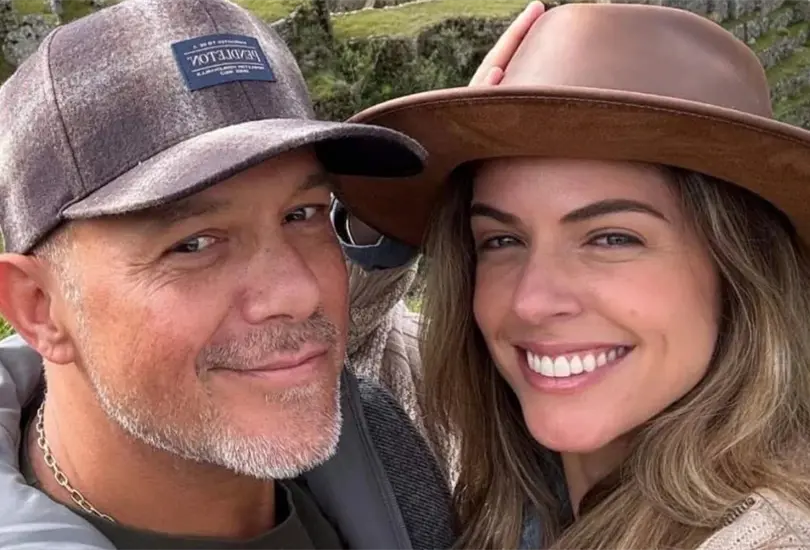 Durante más de tres décadas de carrera, Alejandro Sanz se ha consolidado como uno de los cantantes españoles más exitosos del mundo. Sin embargo, su vida sentimental ha estado marcada por romances muy mediáticos, matrimonios, hijos y algunas separaciones controvertidas. Ellas han sido las parejas del cantante.