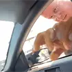 &iquest;Por qu&eacute; me apunta?: Captan a polic&iacute;a municipal de Guaymas intimidando a un ciudadano con un arma