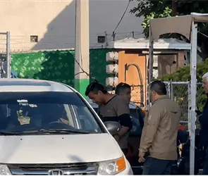 Momento exacto en que Miguel, el hombre que manten&iacute;a como reh&eacute;n a su familia en Tec&aacute;mac, se entrega