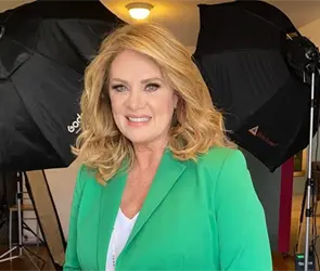 As&iacute; luc&iacute;a Erika Buenfil en su juventud