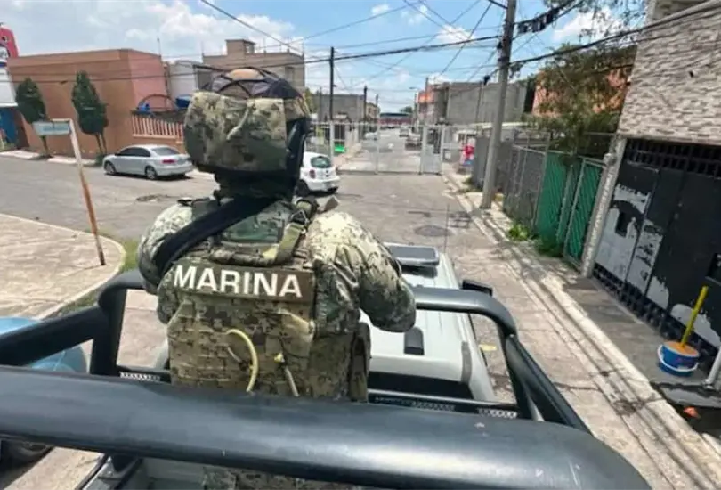 De acuerdo con reportes preliminares, el hombre que mantiene retenida a su familia en Tec&aacute;mac padecer&iacute;a esquizofrenia.