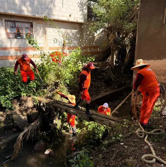 Gobierno de Puebla realiza limpieza en barranca de Romero Vargas previo a la temporada de lluvias