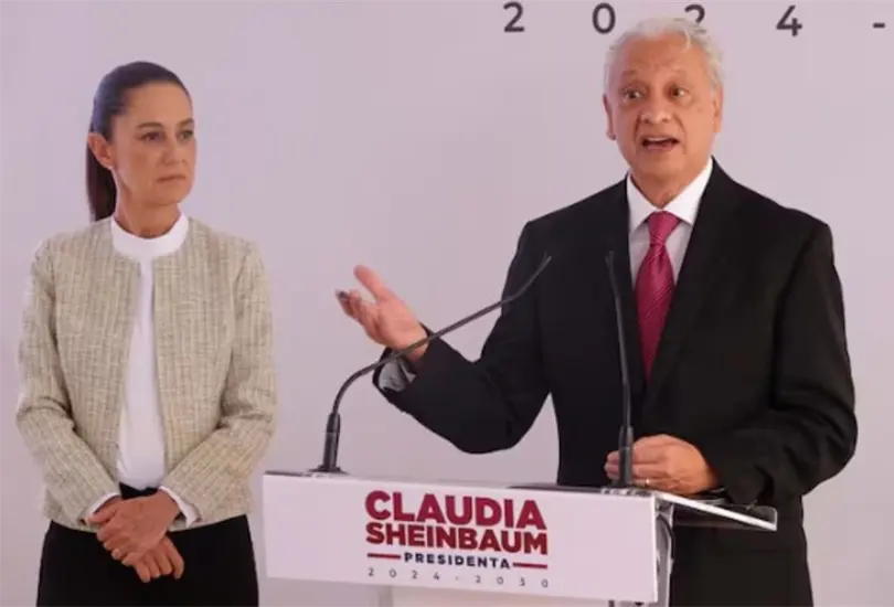 El exdirector de Pemex fue captado golpeando a su esposa.