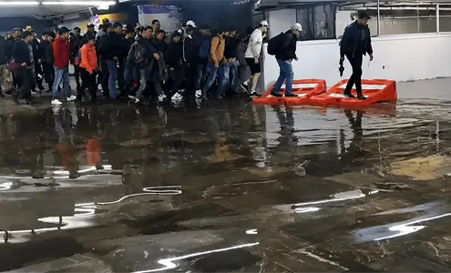 Autos bajo el agua y Metro colapsado: as&iacute; dejaron las lluvias a la CDMX y el Edomex