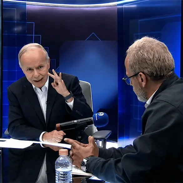 Me est&aacute;n amenazando: Israel Vallarta abandona entrevista con Ciro tras fuerte discusi&oacute;n en vivo; le arrojan billetes 