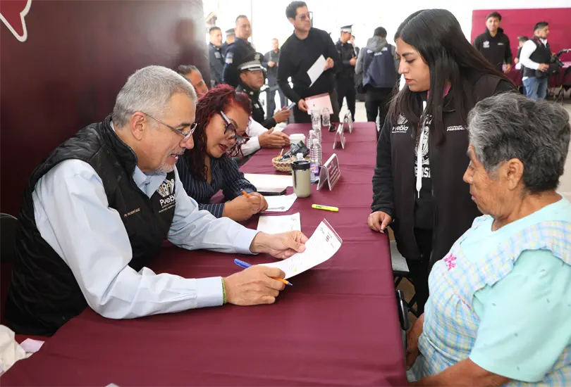 Vecinos de San Miguel Espejo presentan solicitudes durante D&iacute;a del Pueblo.