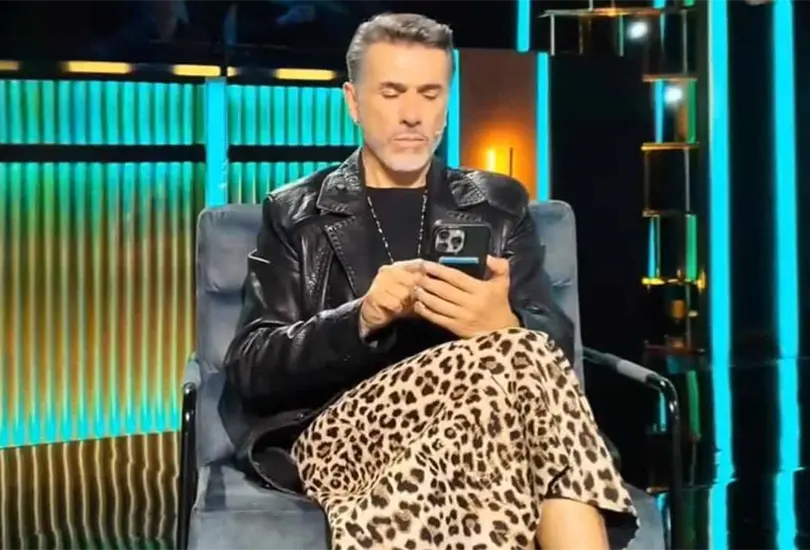 Sergio Mayer es un popular artista mexicano con una larga trayectoria en la televisión, el cine y la música, con más de 35 años de carrera.