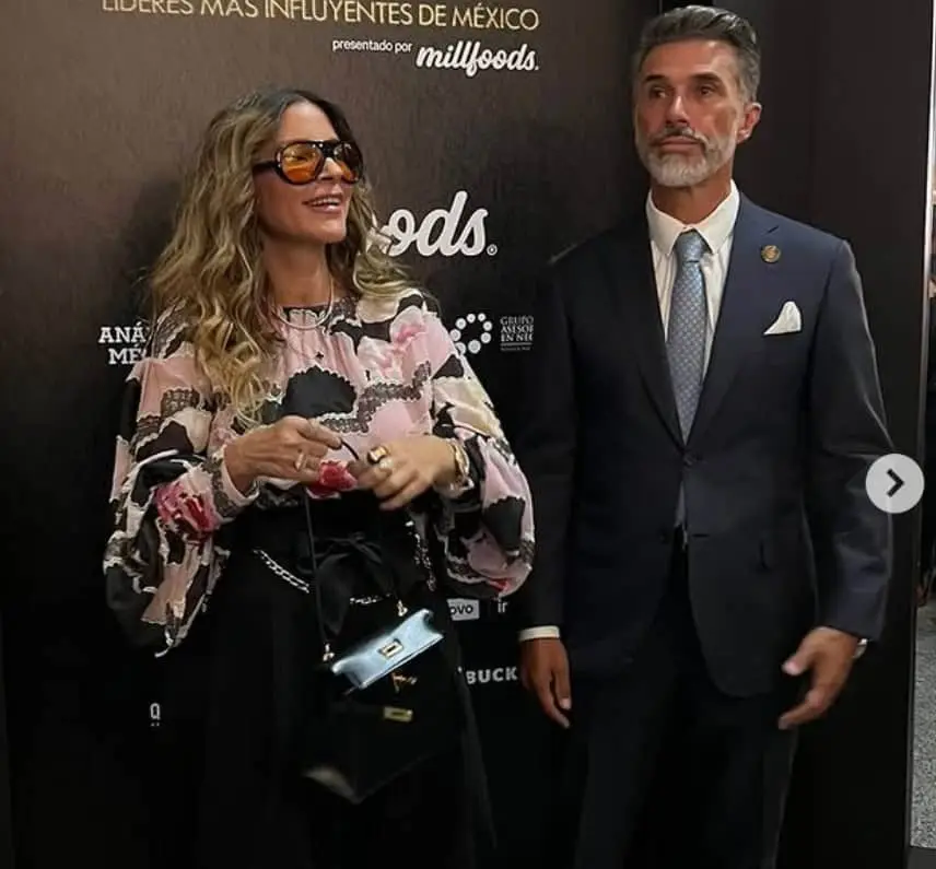 En 2009 contrajo matrimonio con la actriz Issabela Camil, con quien formó una familia y tuvo dos hijas.