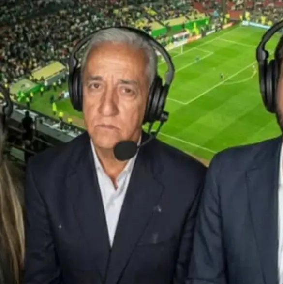 Aficionados mexicanos golpean a reportero de Ecuador durante transmisi&oacute;n en vivo