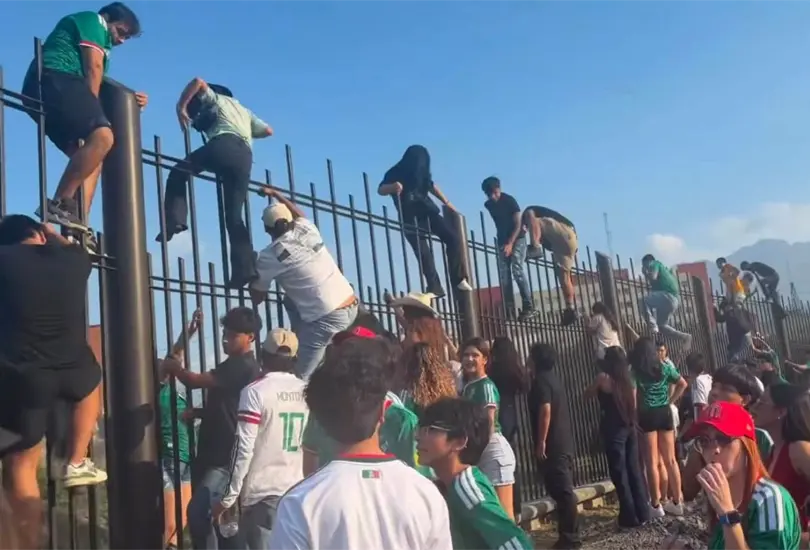 Portazo en Fan Fest de Monterrey deja hombre herido