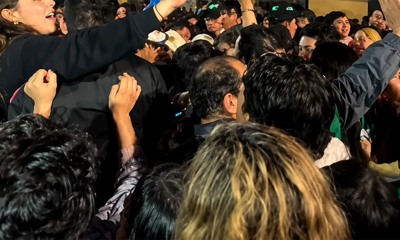  "Dijeron 'nadaremos'": testigos relatan cómo inició la estampida en el Ángel. 