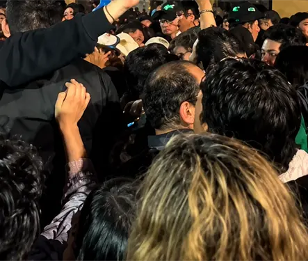 Dijeron nadaremos y empezaron a aventarse: difunden nuevo &aacute;ngulo del aplastamiento masivo en el &Aacute;ngel de la Independencia