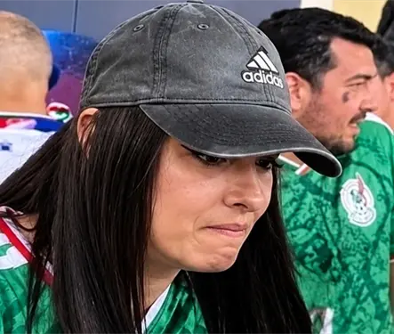 &iquest;Qui&eacute;n es Emilia Chomer? La verdad detr&aacute;s de la mujer que lanz&oacute; cerveza a aficionados ecuatorianos