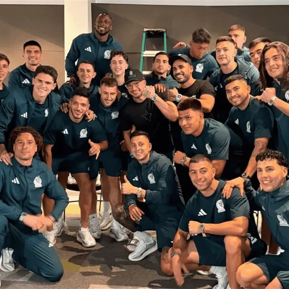 Selección Mexicana devuelve relojes Rolex regalados por youtuber; así se evitó una posible polémica con la FIFA Selección Mexicana devuelve relojes Rolex regalados por youtuber; así se evitó una posible polémica con la FIFA