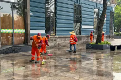 Así fue el operativo de limpieza en Puebla tras los festejos por el triunfo de México ante Ecuador Así fue el operativo de limpieza en Puebla tras los festejos por el triunfo de México ante Ecuador