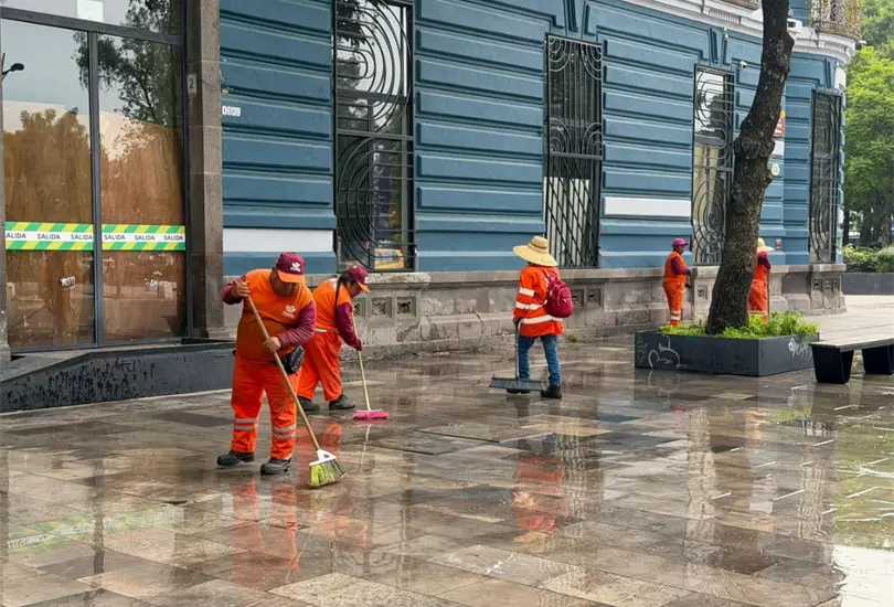 Puebla implementa limpieza especial en el Zócalo y Centro Histórico tras partido de México. Puebla implementa limpieza especial en el Zócalo y Centro Histórico tras partido de México.
