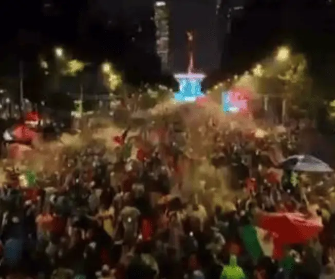Brenda contó que Isaías permanecía en su casa cuando recibió un mensaje de unos amigos para reunirse y acudir a los festejos por el triunfo de México ante Ecuador en Paseo de la Reforma. RRSS.