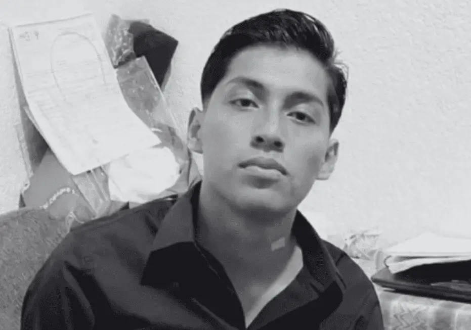 Tras conocer las imágenes, la madre del joven aseguró que quienes aparecen en la grabación eran las personas con las que su hijo acudió al evento y exigió que sean identificadas por las autoridades. RRSS.