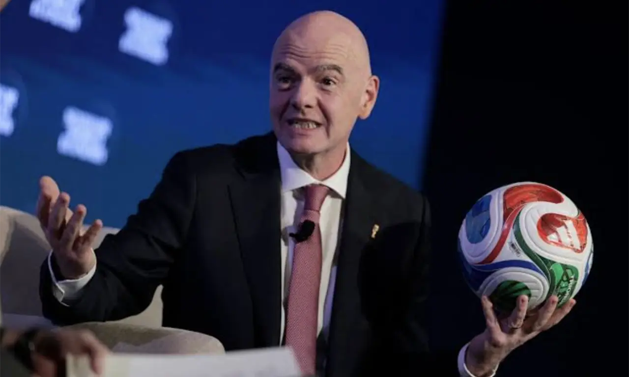  Infantino rompe el silencio sobre Trump y la polémica tarjeta roja de Balogun: "Los órganos de la FIFA son independientes" 