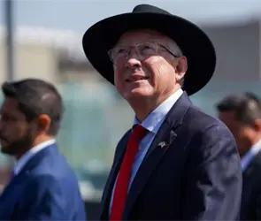 Ken Salazar rompe el silencio: asegura que nunca tuvo pruebas de v&iacute;nculos entre AMLO y el narco