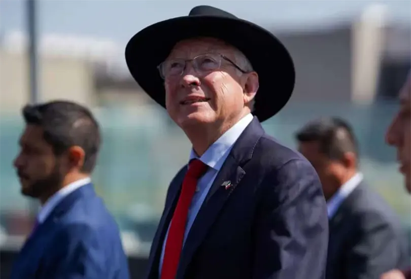 Ken Salazar neg&oacute; que Estados Unidos haya participado en el operativo que llev&oacute; a "El Mayo" Zambada a territorio estadounidense.