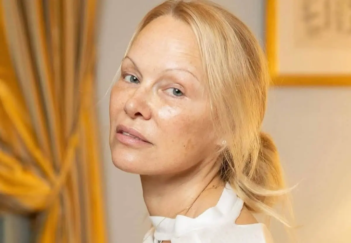 A sus 59 años, suele compartir fotografías sin filtros ni maquillaje, mostrando con naturalidad las marcas del paso del tiempo. A sus 59 años, suele compartir fotografías sin filtros ni maquillaje, mostrando con naturalidad las marcas del paso del tiempo.