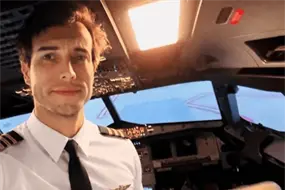 Sigue adelante: Piloto instructor salta del avi&oacute;n y deja el vuelo al mando a su alumna