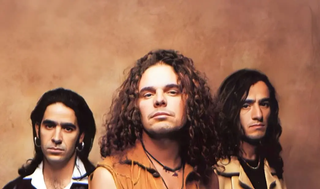 Bajo su liderazgo, Maná ha vendido millones de discos en todo el mundo y ha lanzado numerosos álbumes en vivo, recopilatorios y proyectos especiales. Bajo su liderazgo, Maná ha vendido millones de discos en todo el mundo y ha lanzado numerosos álbumes en vivo, recopilatorios y proyectos especiales.