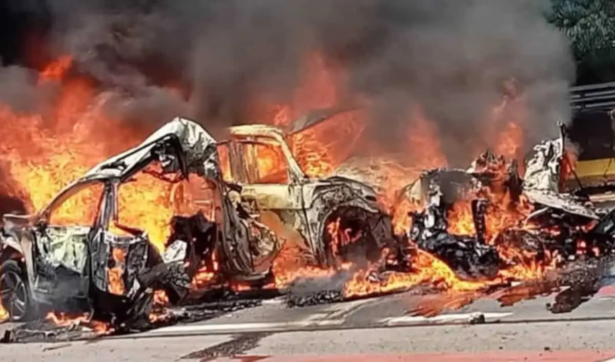  La tragedia ocurrió mientras autoridades atendían un accidente previo en la autopista Tepic-Guadalajara, cuando un tráiler embistió la zona. 