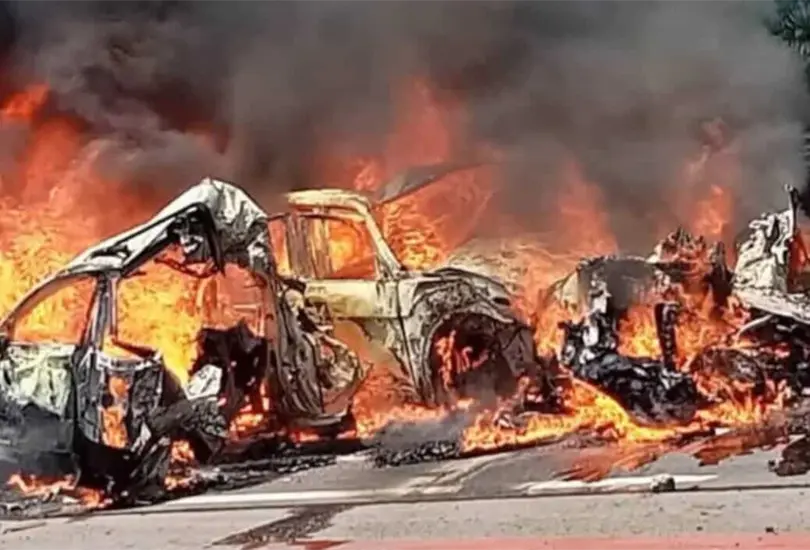 La tragedia ocurrió mientras autoridades atendían un accidente previo en la autopista Tepic-Guadalajara, cuando un tráiler embistió la zona. La tragedia ocurrió mientras autoridades atendían un accidente previo en la autopista Tepic-Guadalajara, cuando un tráiler embistió la zona.