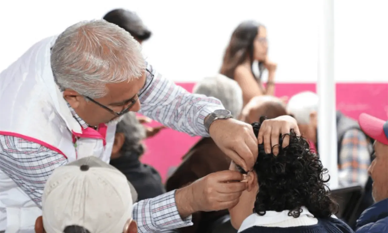  Con esta nueva entrega, la actual administración suma más de 300 aparatos auditivos distribuidos como parte de una estrategia enfocada en la inclusión y el bienestar de las personas con discapacidad. 
