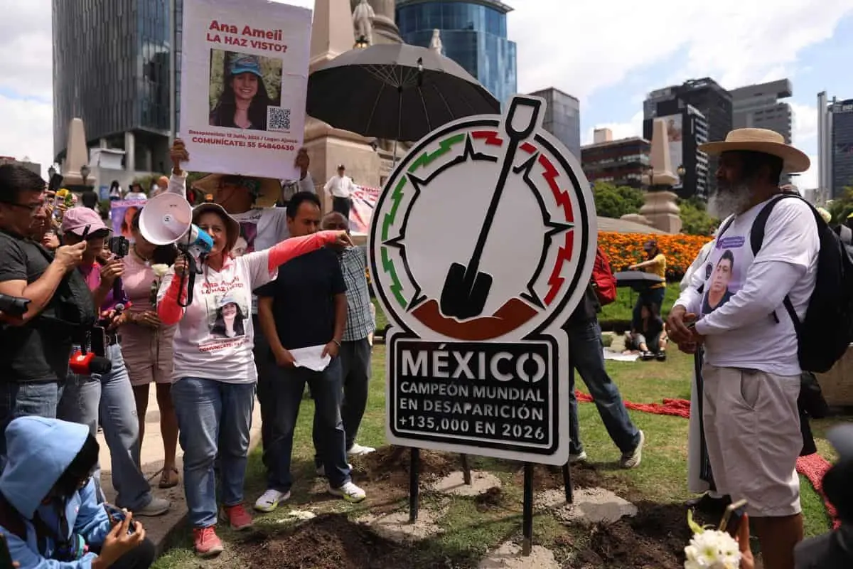 La estructura había sido colocada el 12 de julio como parte de la conmemoración por el primer aniversario de la desaparición de Ana Amelí García Gámez, estudiante de la UNAM cuyo paradero sigue siendo desconocido tras desaparecer en el Ajusco. Cuartoscuro.
