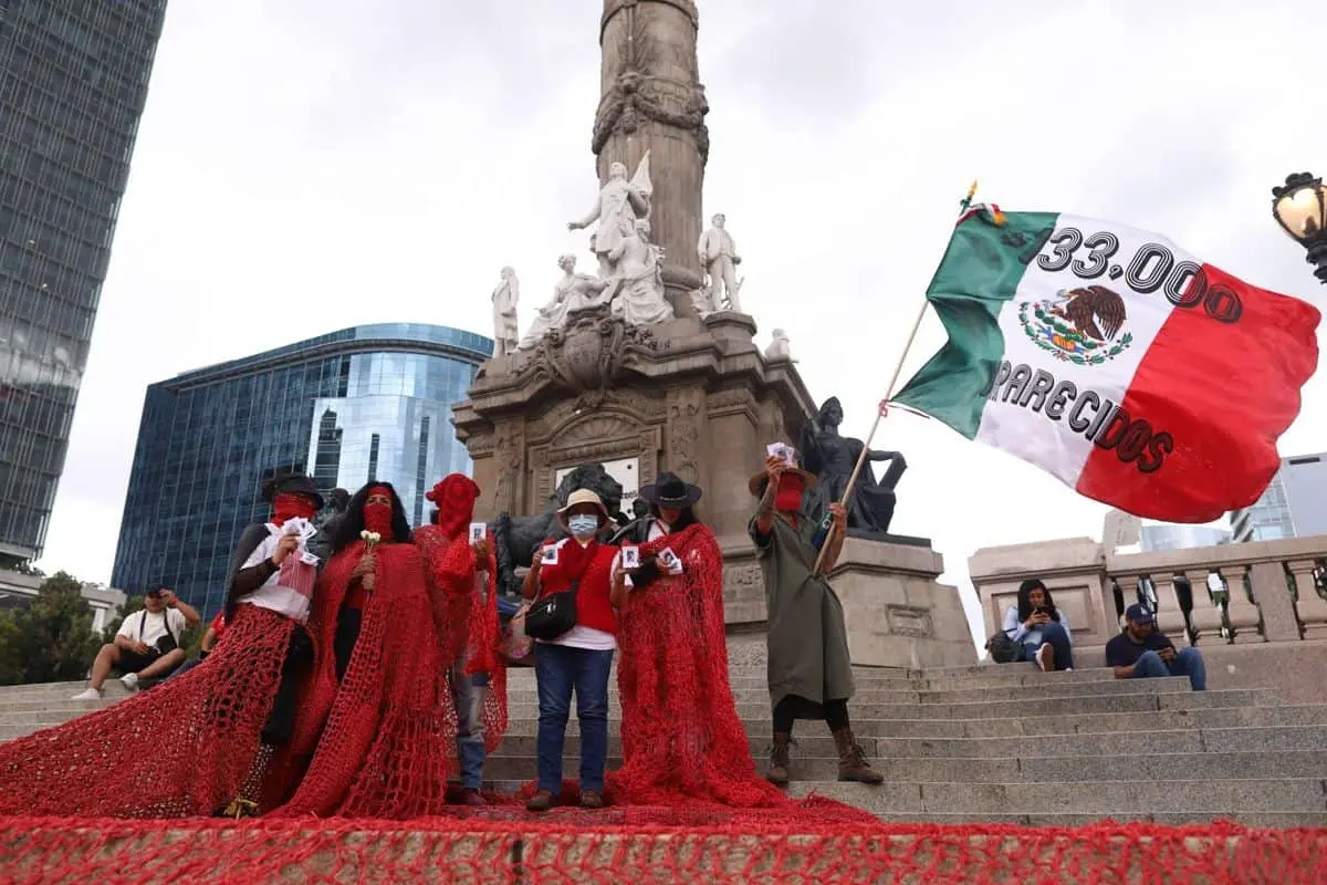 La instalación del antimonumento fue encabezada por familiares de Ana Amelí García Gámez y colectivos de madres buscadoras. Cuartoscuro.