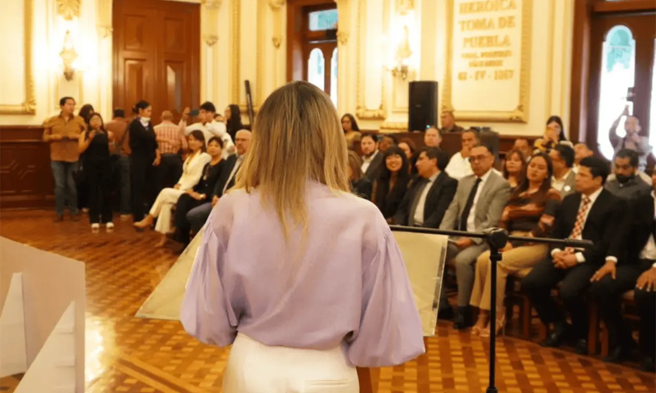  Durante el evento, el alcalde explicó que el objetivo es avanzar hacia un modelo de ciudad más incluyente, donde las tareas de cuidado sean reconocidas como un tema de interés público y no únicamente una responsabilidad familiar. 
