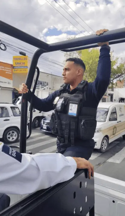 De acuerdo con los primeros reportes, Orlando García Maciel, de 27 años, perdió la vida el martes 14 de julio en el Distribuidor Vial Juan Pablo II, en León, Guanajuato, mientras se encontraba en funciones como integrante de la Policía Vial. RRSS.