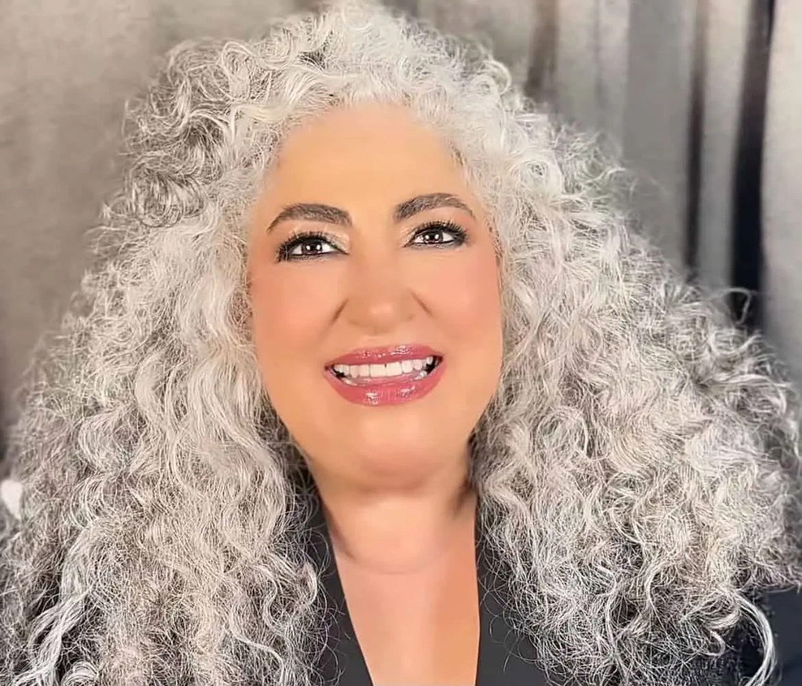 Amanda Miguel encontró en México el país donde desarrolló una exitosa carrera musical. Canciones como 'Él me mintió', 'Castillos' y 'Así no te amará jamás' la convirtieron en una de las voces más importantes de la música en español. Durante décadas ha mantenido un fuerte vínculo con el público mexicano, que la considera una de sus artistas favoritas. Amanda Miguel encontró en México el país donde desarrolló una exitosa carrera musical. Canciones como 'Él me mintió', 'Castillos' y 'Así no te amará jamás' la convirtieron en una de las voces más importantes de la música en español. Durante décadas ha mantenido un fuerte vínculo con el público mexicano, que la considera una de sus artistas favoritas.