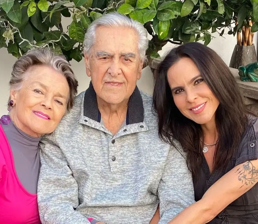 Eric del Castillo con su esposa e hija Instagram