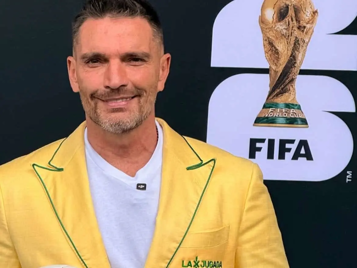 Julián Gil Julián Gil