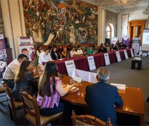 Estudiantes de la Universidad Palafoxiana participan en encuentro de rendici&oacute;n de cuentas